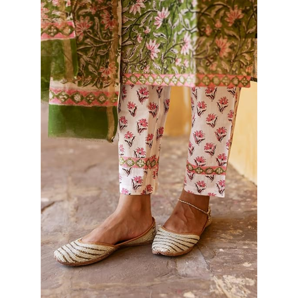Women's Cotton Blend Floral Printed Straight Kurta with Pant Set (Pack of 1)