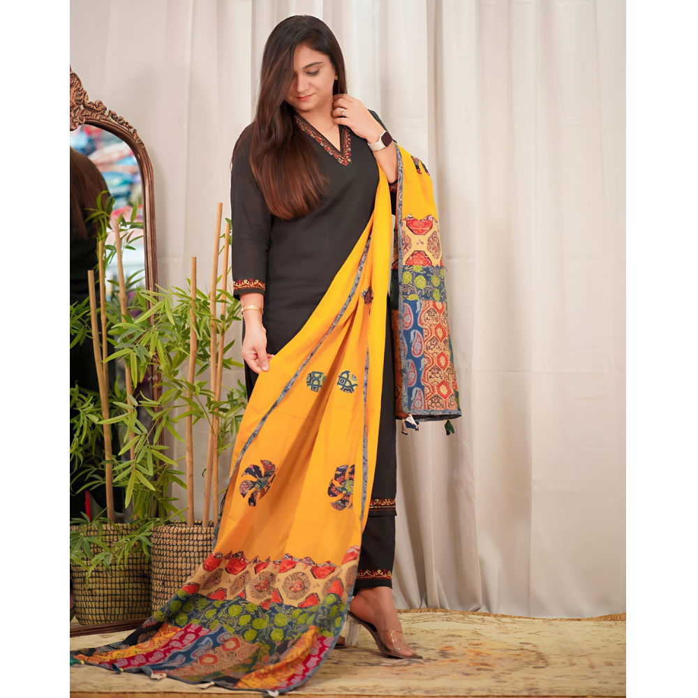 Cotton Embroidered Pant Set with Ajrakh Appliqué Dupatta (Pack of 1)